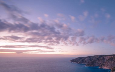 bulutlu gün batımı