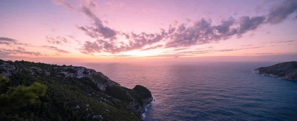 Zonsondergang met wolken — Stockfoto