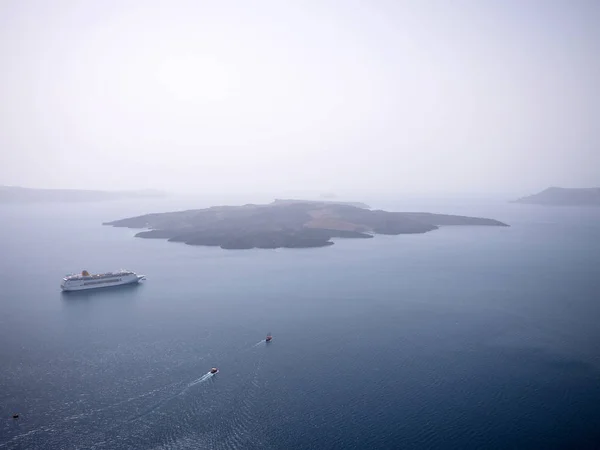 Statek wycieczkowy w santorini, Grecja — Zdjęcie stockowe