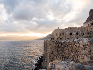 Yunanistan 'ın Lakonya kentindeki Monemvasia ortaçağ kasabası