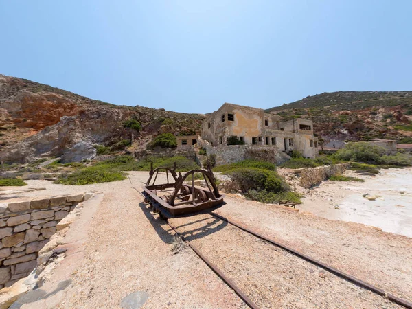 Yunanistan Milos Adasında Terk Edilmiş Eski Sülfür Madenleri — Stok fotoğraf