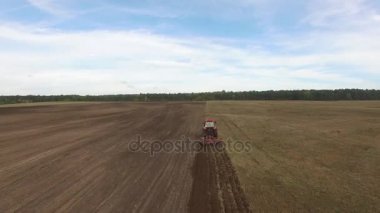 Hava, bir alanda, üstten görünüm, traktör sinek