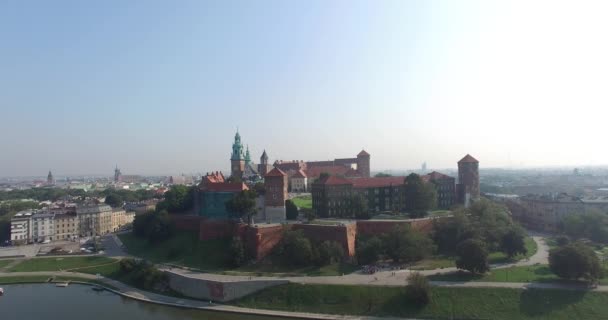 Luchtfoto Wawel kasteel, Wisle, Polen — Stockvideo