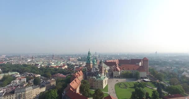 Castelo de Wawel aéreo, Kracow, Polónia, vista superior — Vídeo de Stock