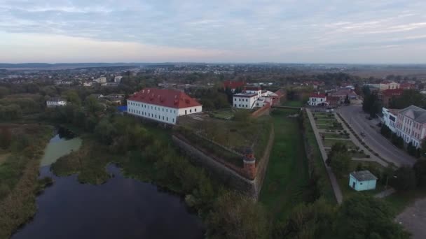 Kasteel in Dubno, Oekraïne, luchtfoto, panorama — Stockvideo