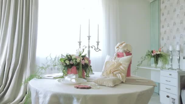 Esboço decoração de casamento na mesa — Vídeo de Stock