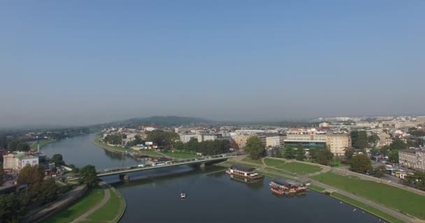 ヴィスワ川からクラクフのパノラマ — ストック動画
