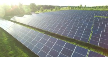 Güneşli bir günde, bir alandaki hava güneş panelleri yakın-up