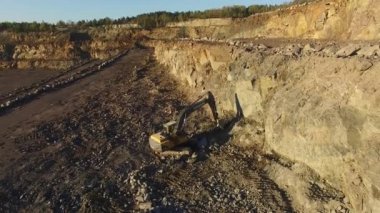 bir taş ocağı eserlerinde Ekskavatör, hava, üst viewe