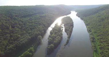 Yin ve Yang Adaları, dnister güneşin parlamasını