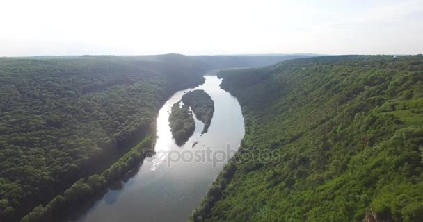 Vista aérea das ilhas Yin e Yang no rio Dnister. Canyon, Ucrânia . — Vídeo de Stock
