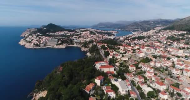 Wunderschönes panorama der adriatischen küste, dubrovnik, luft — Stockvideo