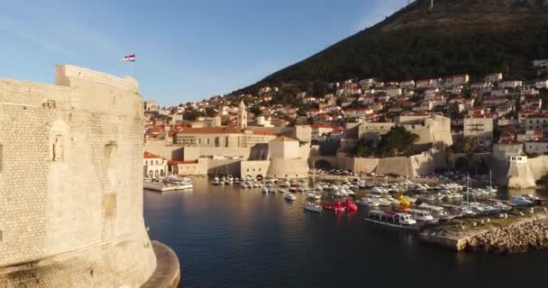 Fotografía aérea del antiguo castillo de Croacia, la planta media — Vídeos de Stock