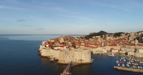 A circular panorama on the top of the city of Dubrovnik — Stock Video