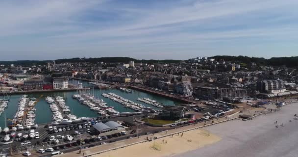 Panorama del porto sulla costa cittadina, estate 2019 — Video Stock