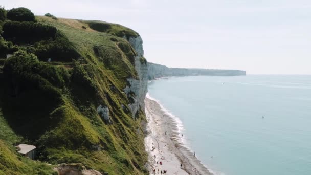 Etretat, Normandy, top view of slopes of the atlantic ocean, summer 2019 — Stock Video