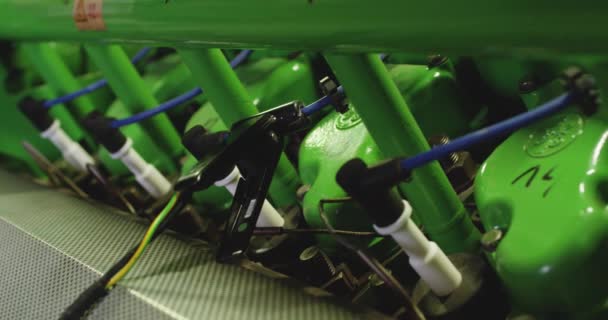 Motor especial, válvula y tuberías. equipo para la producción de biogás imagen en movimiento — Vídeos de Stock