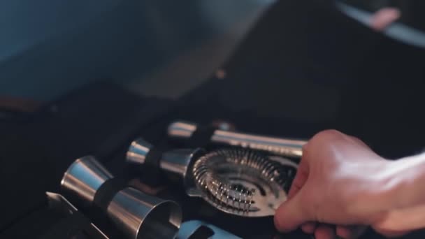 The bartender uses a strainer. close up. The bartender takes a strainer — Stock Video