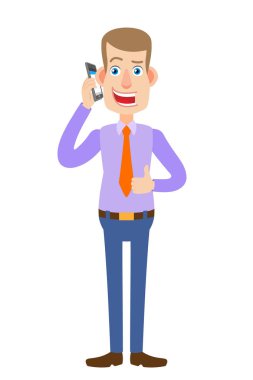 Cep telefonu üzerinde konuşurken ve başparmak gösterilen işadamı