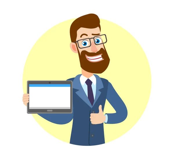 Tablet Pc tutarak ve başparmak gösterilmesini hipster işadamı