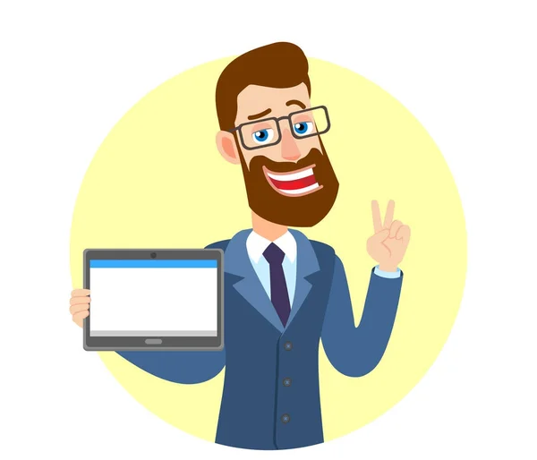 Zafer! Tablet Pc holding ve victo gösterilen hipster işadamı
