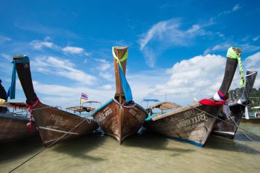  uzun kuyruklu tekneler turistler için