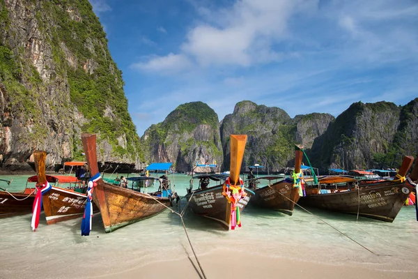 Long-tailed boats for tourists — Stock Photo, Image