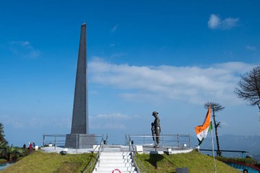 Savaş Anıtı Batasia döngünün ortasına