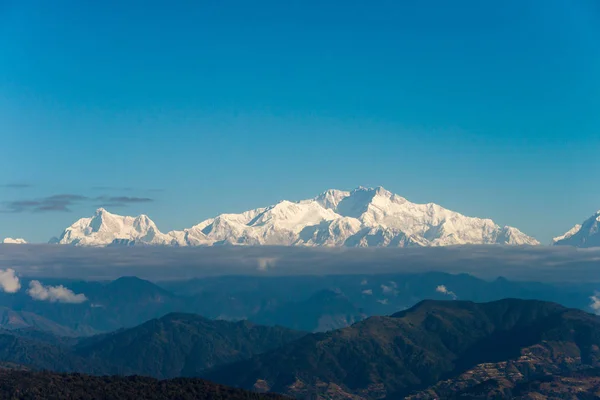 Besneeuwde Kanchenjunga bereik — Stockfoto