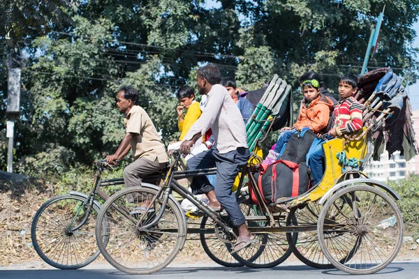 People travelling on rickshaws — Stock Photo, Image