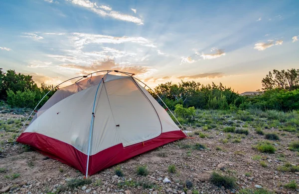 Tent tijdens zonsopgang — Stockfoto