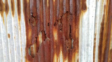 Duvardaki paslı çinko