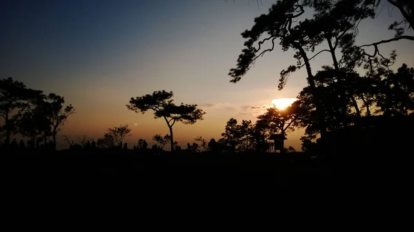 Sonnenuntergang auf dem Phukradung Berg — Stockfoto