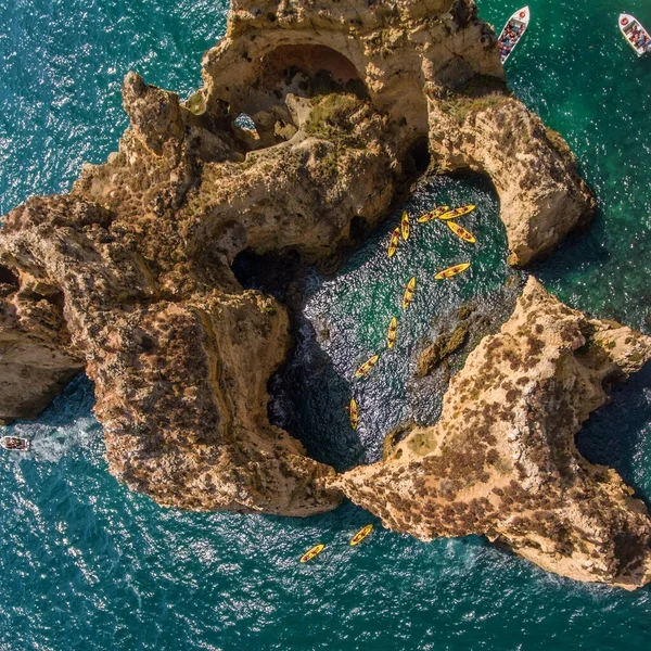 Kajaker Havsvatten Vid Ponta Piedade Algarveregionen Portugal — Stockfoto
