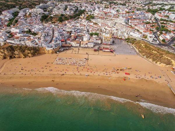 空中だ アルブフェイラの夏の季節のビーチの漁師 ポルトガル — ストック写真