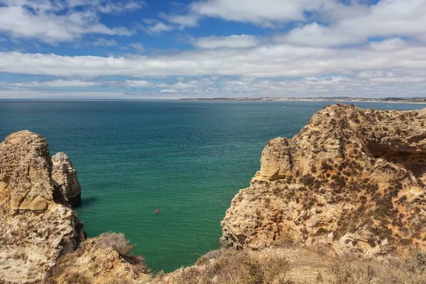 Sommerliche Meereslandschaft Und Kajaks Auf Dem Wasser Portimao Portugal — Stockfoto