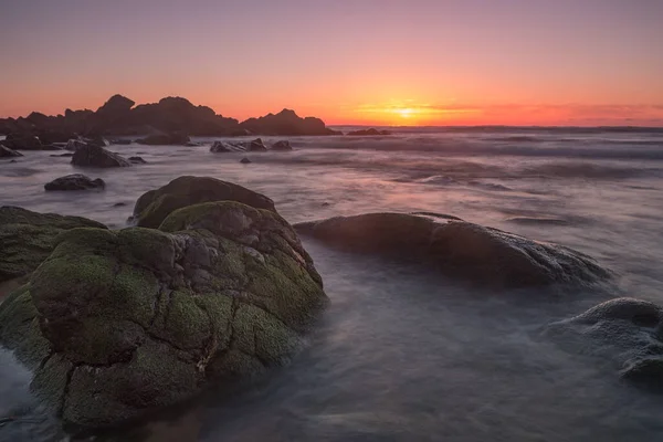 Sunset Sea Shaped Stone Foreground — Stock Photo, Image