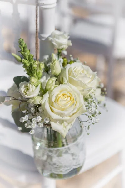 Kytice Bílých Růží Svatbě — Stock fotografie