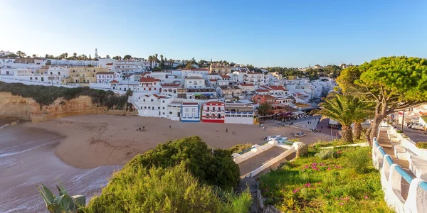 Panorama Cidade Com Restaurantes Carvoeiro Rua Com Turistas — Fotografia de Stock