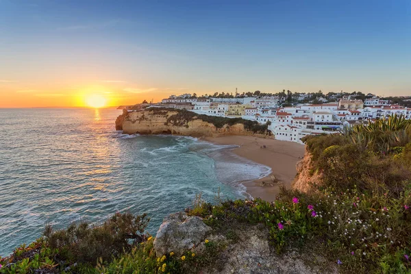 Prachtige Zeegezicht Van Carvoeiro Bij Zonsondergang Algarve Van Portugal — Stockfoto