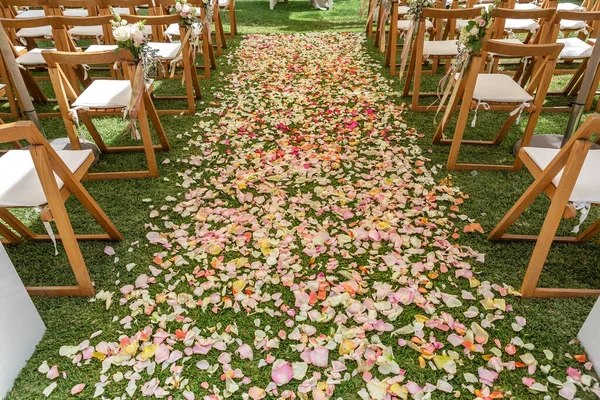 Szczegóły Ceremonii Ślubnej Kwiaty Płatki Dekoracji — Zdjęcie stockowe