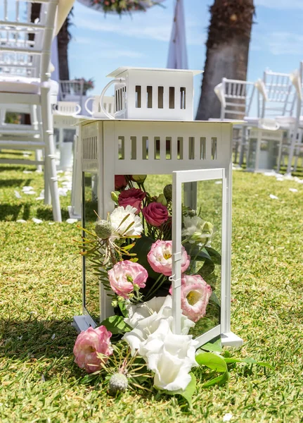 Lanterna Decorativa Com Flores Para Casamento — Fotografia de Stock