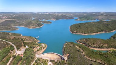 Havadan. Gökten fotoğraf, su dolu barajlar Odiaxere. Bravura Portimao. Portekiz