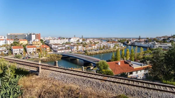 Havadan Arade Nehri Üzerindeki Tavira Kasabası Demiryolu — Stok fotoğraf