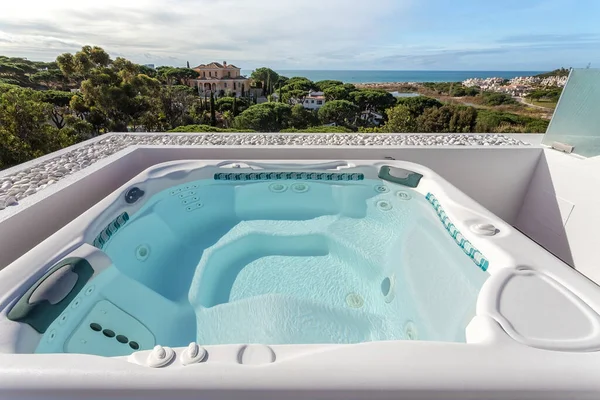 Jacuzzi Suite Para Relaxar Telhado Com Vista Mar — Fotografia de Stock