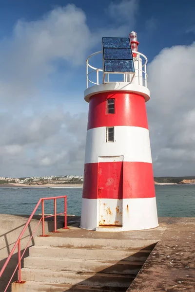 Breakwater Com Farol Para Guiar Sagres Algarve — Fotografia de Stock