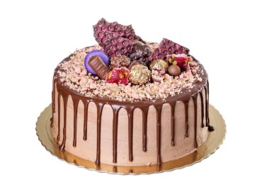 Fıstıklı çikolatalı pasta. Beyaz bir arkaplanda