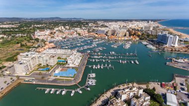 Havadan. Turist kasabası Vilamoura, Marina 'nın gökyüzünden görüntüsü