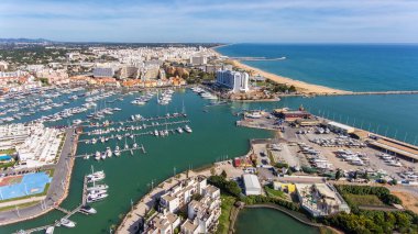 Havadan. Turist kasabası Vilamoura, Marina 'nın gökyüzünden görüntüsü