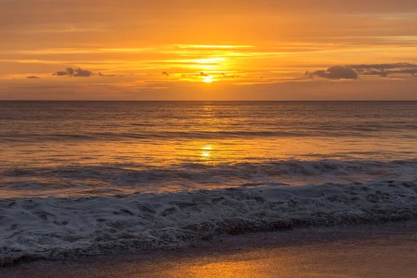 Magiczny Złoty Zachód Słońca Portugalskiej Plaży Algarve Przewodniczący — Zdjęcie stockowe